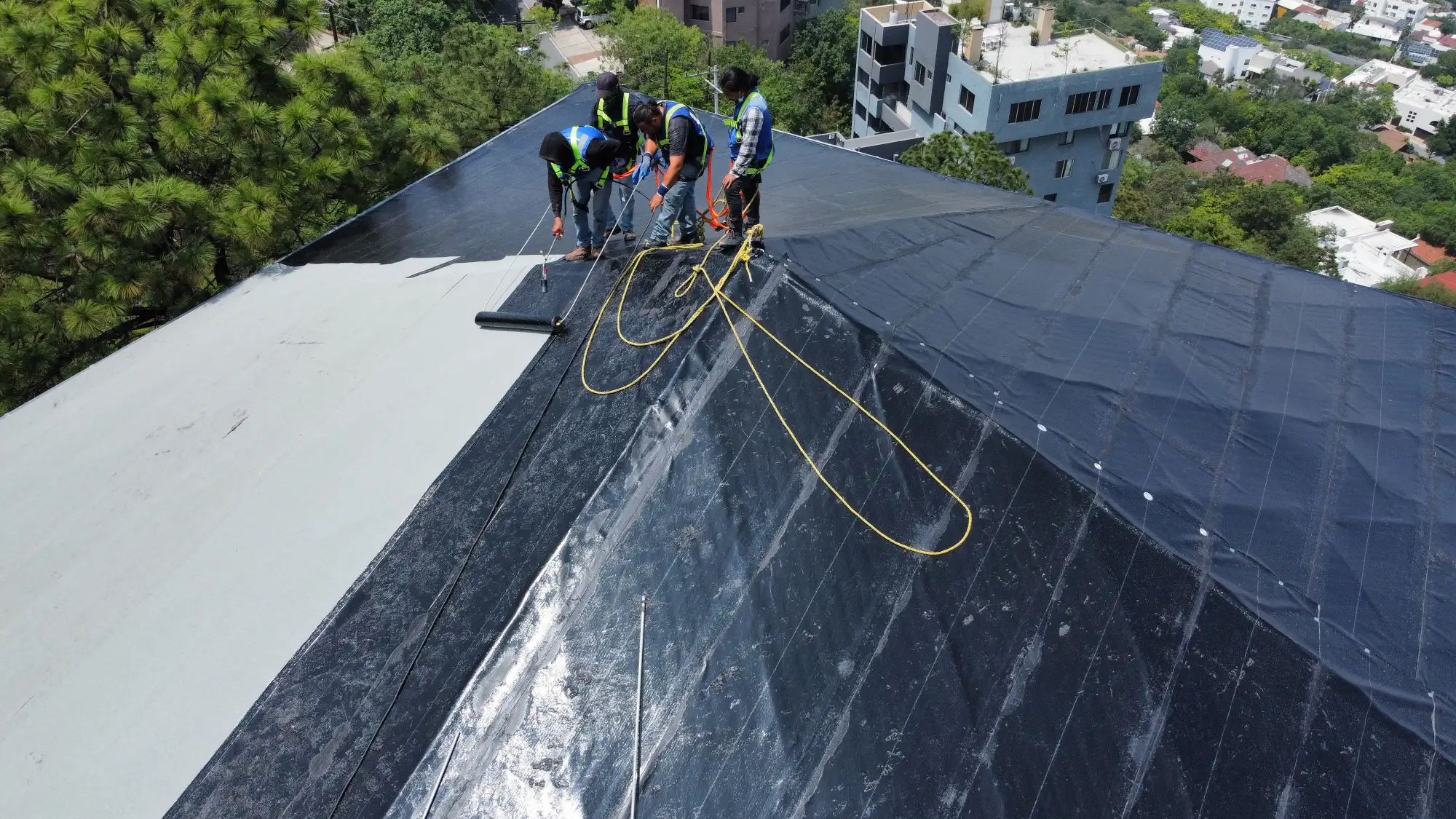 Impermeabilización con membrana asfáltica en Monterrey: protección comprobada para techos industriales